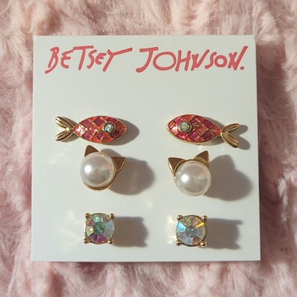 Betsey Johnson 3-pair earring set. - Picture 9 of 15
